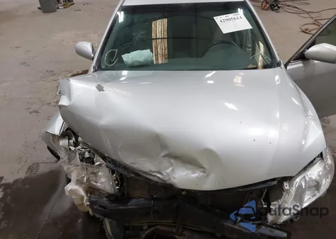 2007 Toyota Camry Le z USA, uszkodzony, nr VIN 4T1BE46K27U553449